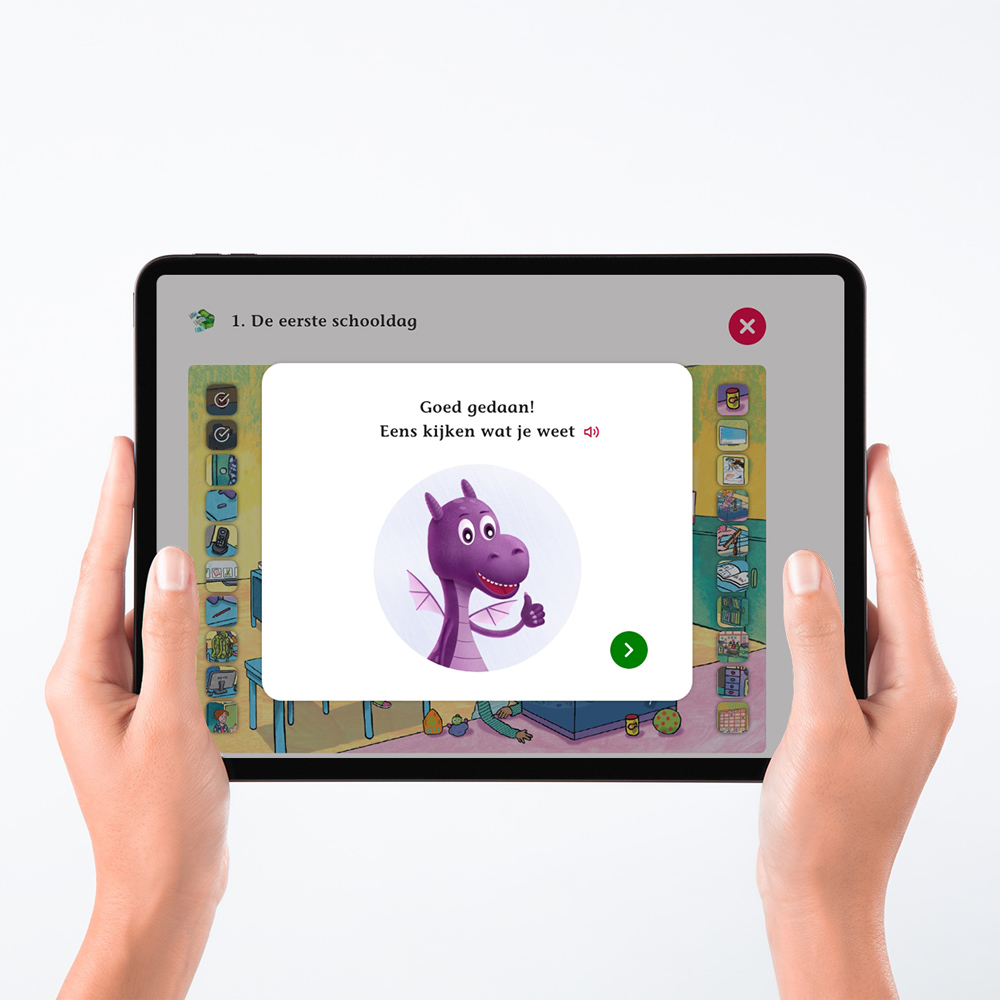 Mockup van ipad app waarin Vlam, de draak, de leerling een beloond voor het goed uitvoeren van een taak